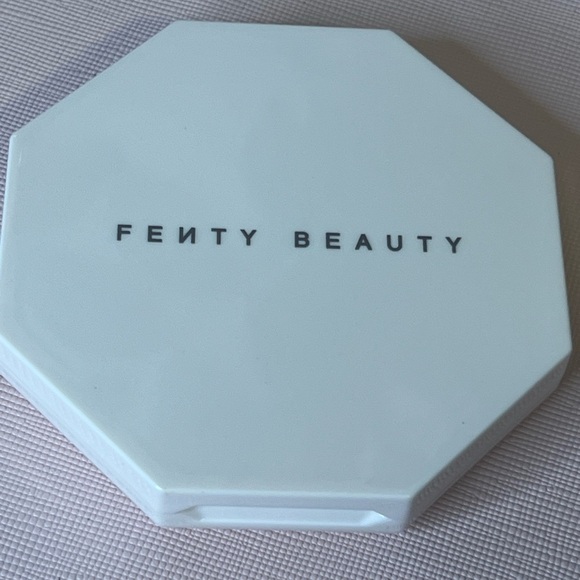 FENTY BEAUTY • KILLAWATT HIGHLIGHTER DUO - AFTERNOON SNACK & MO' HUNNY • NEW IN - Picture 6 of 9